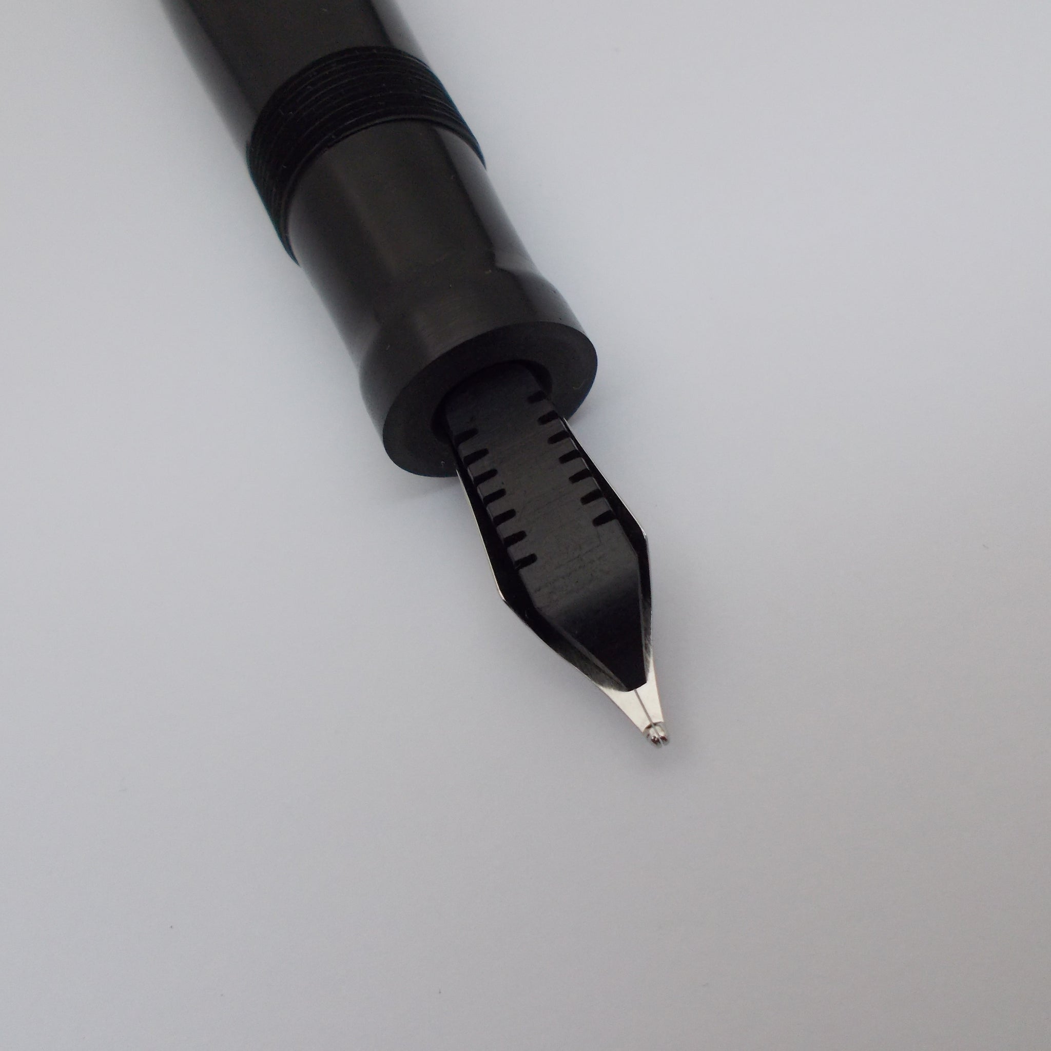 Fountain Pen Engravable & Handmade Black Carbon Pearl Acrylic Beaufort 23K  Gold Plated Bi-metal Size 5 Nib 